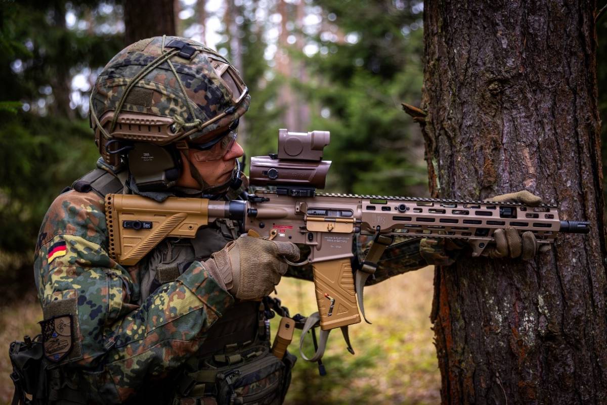 La línea de los nuevos fusiles de asalto G95 de Alemania se inspira en el concepto M4 estadounidense (Bundeswehr, Mario Bähr) La línea de los nuevos fusiles de asalto G95 de Alemania se inspira en el concepto M4 estadounidense (Bundeswehr, Mario Bähr)