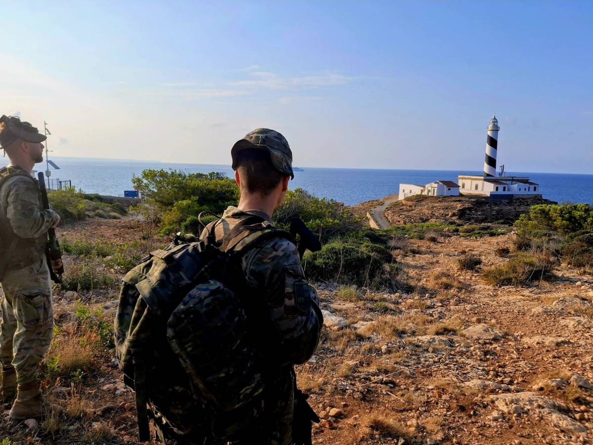 Efectivos del MOBAL desplegados en Ibiza.