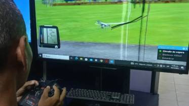 Simulador desarrollado en el 713 Batall�n Especial de Reconocimiento para el entrenamiento de los operadores de drones FPV. (Cr�ditos: Ej�rcito Bolivariano)