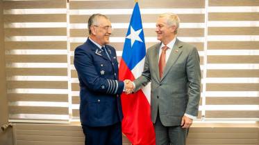 General Director de Carabineros de Chile, Sr. Marcelo Araya Zapata junto al Presidente electo Jos� Antonio Kast.