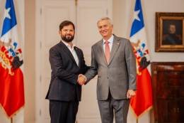 Presidente de Chile en ejercicio, Gabriel Boric, junto al electo, Jose Antonio Kast. 