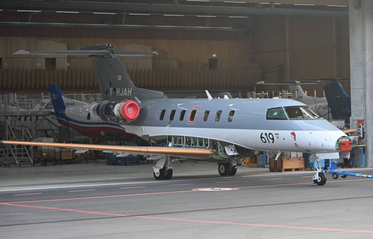 El primer PC-24 destinado a la �A�ronautique Navale� saliendo de la planta de Pilatus de Stans. (Foto Stephan Widmer)