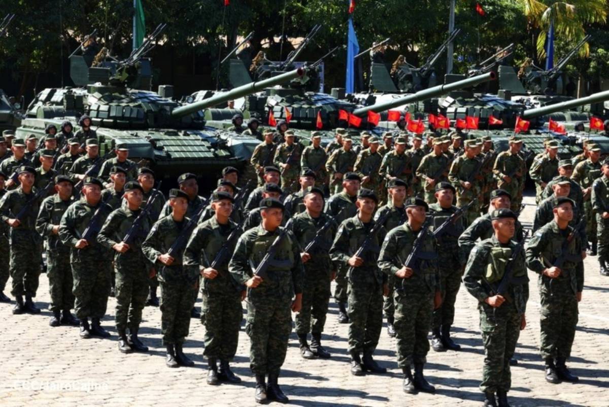 Tropas y blindados del Ej�rcito Nicarag�ense durante una parada militar. (Cr�ditos: Ej�rcito de Nicaragua) 