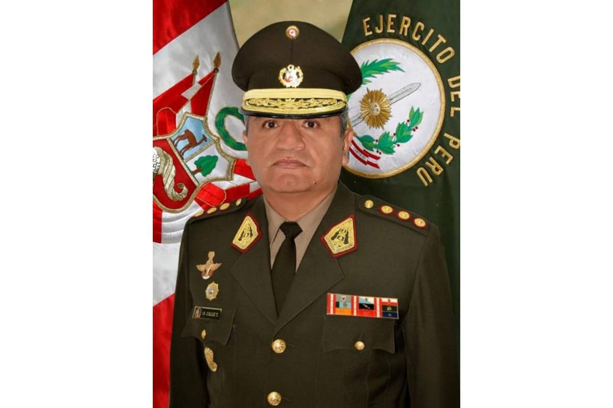 General de Ejercito Oswaldo Calle Talledo CG del Ejercito.