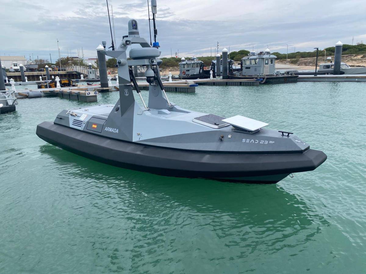 El Sead 23 recientemente entregado al CEVENTA, atracado en la Base Naval de Rota. (foto Armada)