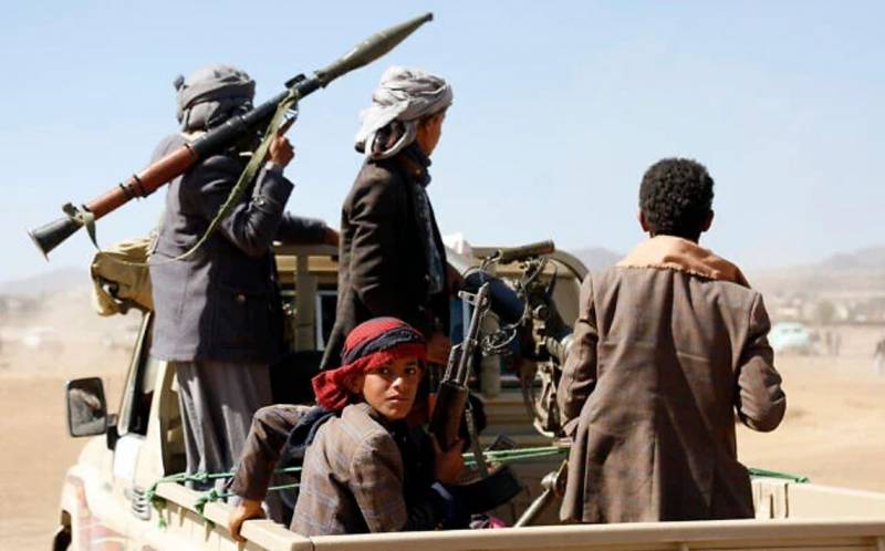 Combatientes Houthis cerca de Sanaa, Yemen, 14 En�ro 2024. (AP Photo)