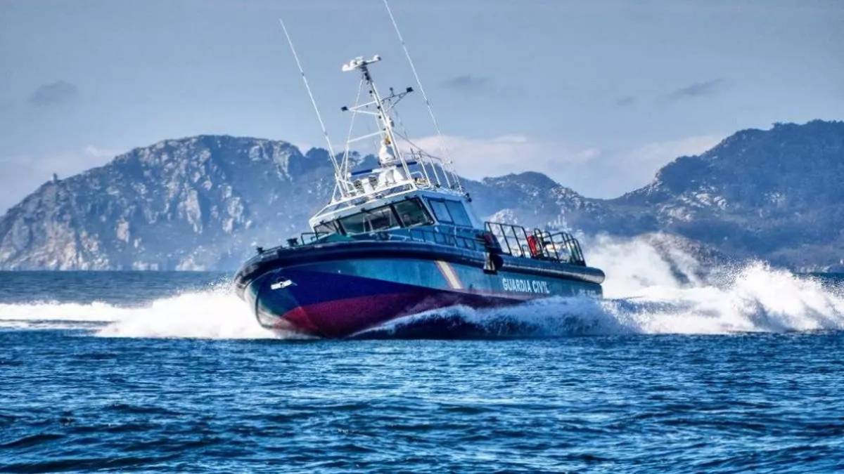 Una de las patrulleras de la Guardia Civil navegando a alta velocidad. (foto Rodman) Una de las patrulleras de la Guardia Civil navegando a alta velocidad. (foto Rodman)