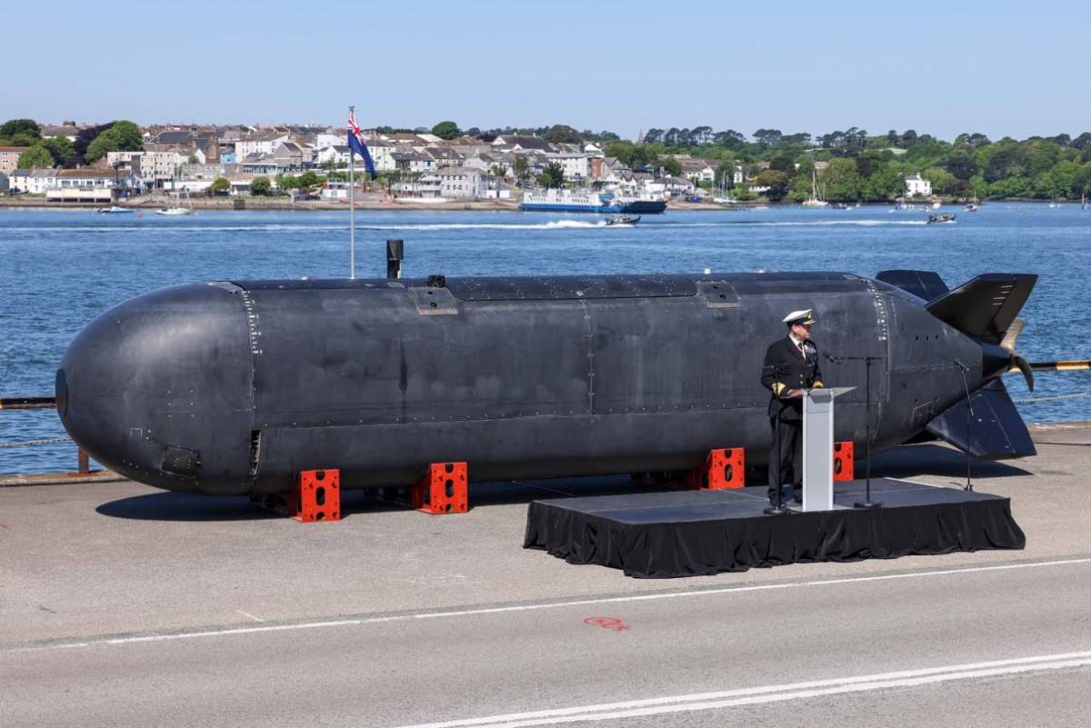 El XV Excalibur durante la ceremonia de bautizo (Royal Navy)