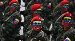Paracaidistas del Ej�rcito Bolivariano conmemorando su D�a de la Independencia. (Ministerio de Defensa de Venezuela)