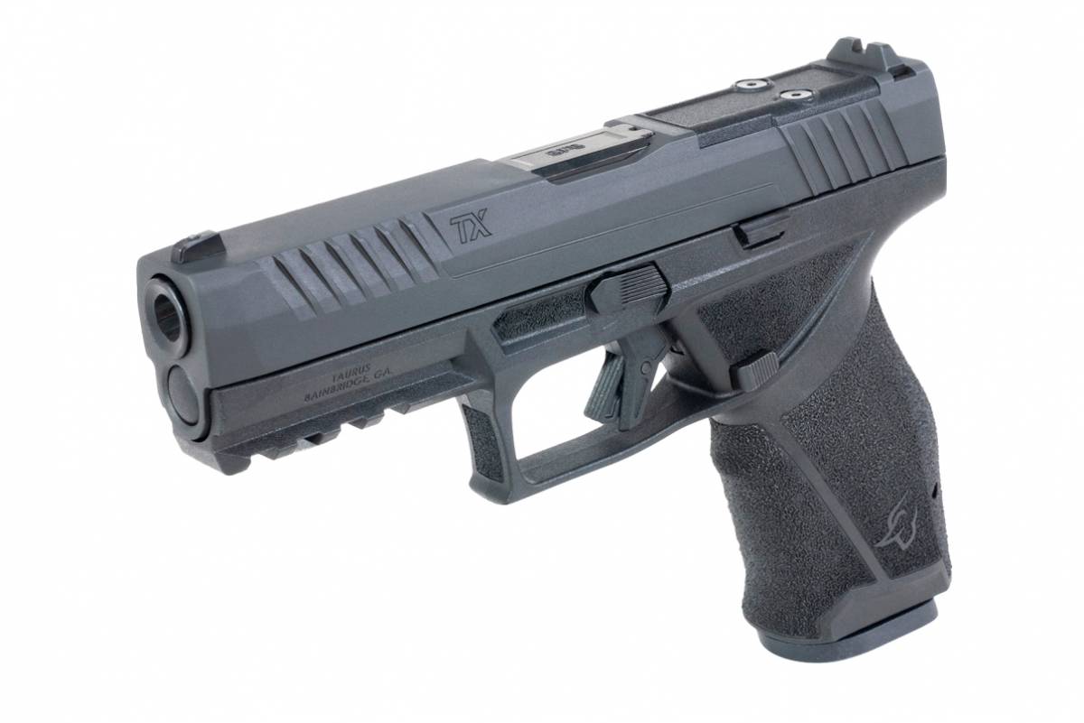 La versi�n est�ndar de la TX9 pesa unos 700 gramos y puede acoger un total de 18 cartuchos del 9x19mm, 17 de ellos en el cargador y uno en la rec�mara. (Taurus) 