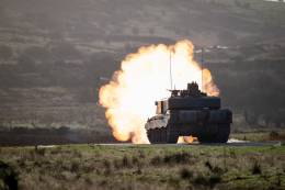 Primeros disparos del Challenger 3 (RBSL)