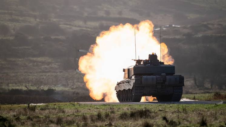 Primeros disparos del Challenger 3 (RBSL)