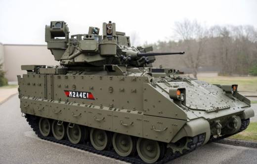 Un blindado Bradley con Iron Fist (US Army)