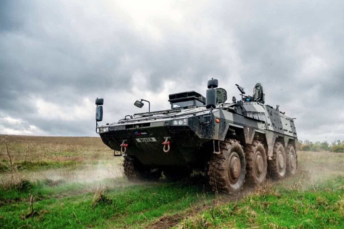 Un Boxer 8x8 en configuraci�n de transporte (RBSL)