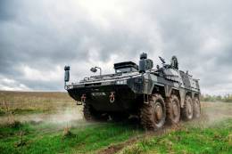 Un Boxer 8x8 en configuraci�n de transporte (RBSL)