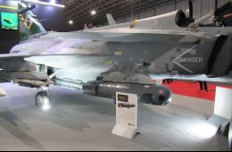 Litening junto a un Gripen brasile�o (autor)