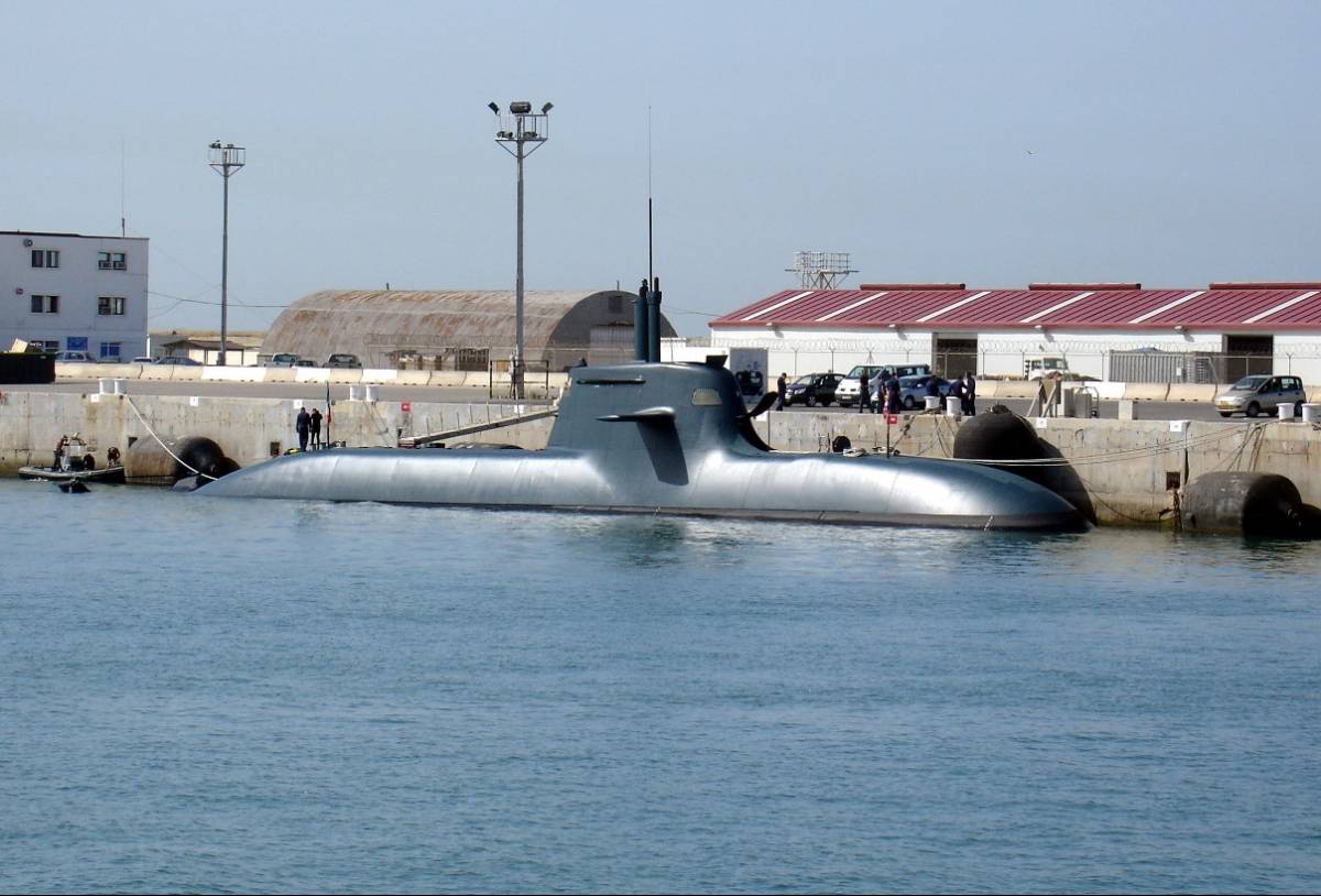 Uno de los submarinos italianos Clase “Todaro”, en concreto el “Scirè” fotografiado en la Base Naval de Rota (Cádiz-España). (foto Jesús Gómez Gómez-wikimedia) Uno de los submarinos italianos Clase “Todaro”, en concreto el “Scirè” fotografiado en la Base Naval de Rota (Cádiz-España). (foto Jesús Gómez Gómez-wikimedia)
