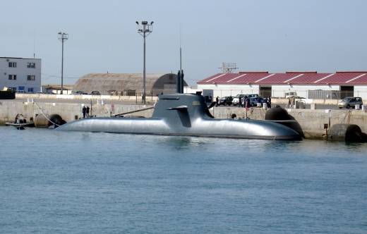 Uno de los submarinos italianos Clase �Todaro�, en concreto el �Scir� fotografiado en la Base Naval de Rota (C�diz-Espa�a). (foto Jes�s G�mez G�mez-wikimedia)