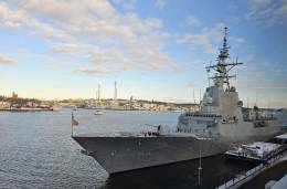 La fragata F-102 en Estocolmo (Navantia)