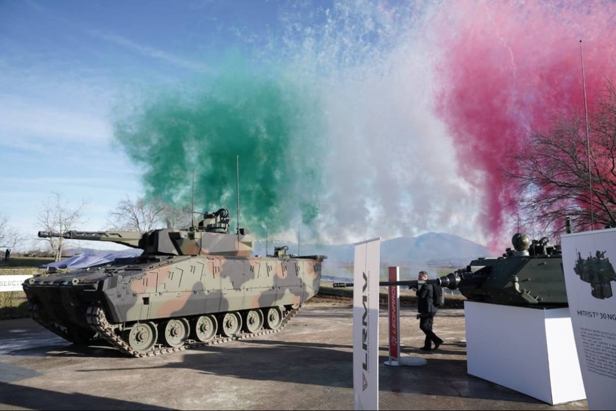 Las autoridades participantes a la ceremonia. (Rheinmetall) Las autoridades participantes a la ceremonia. (Rheinmetall)