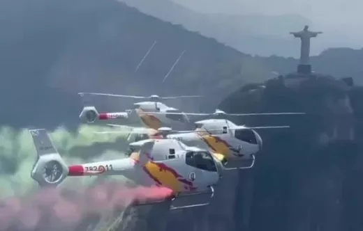 Patrulla Aspa exhibe sus helic�pteros en R�o de Janeiro