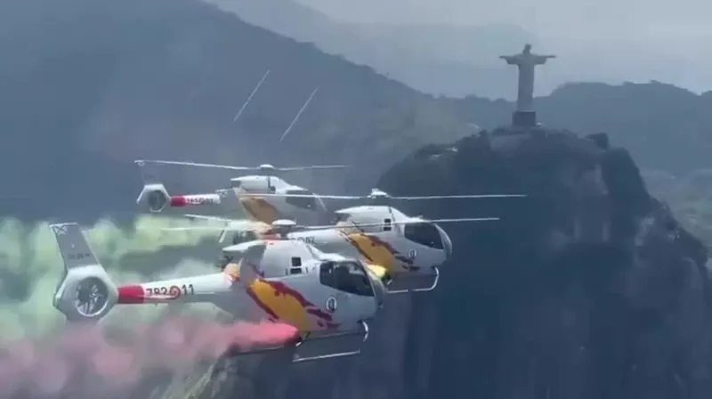 Patrulla Aspa exhibe sus helic�pteros en R�o de Janeiro