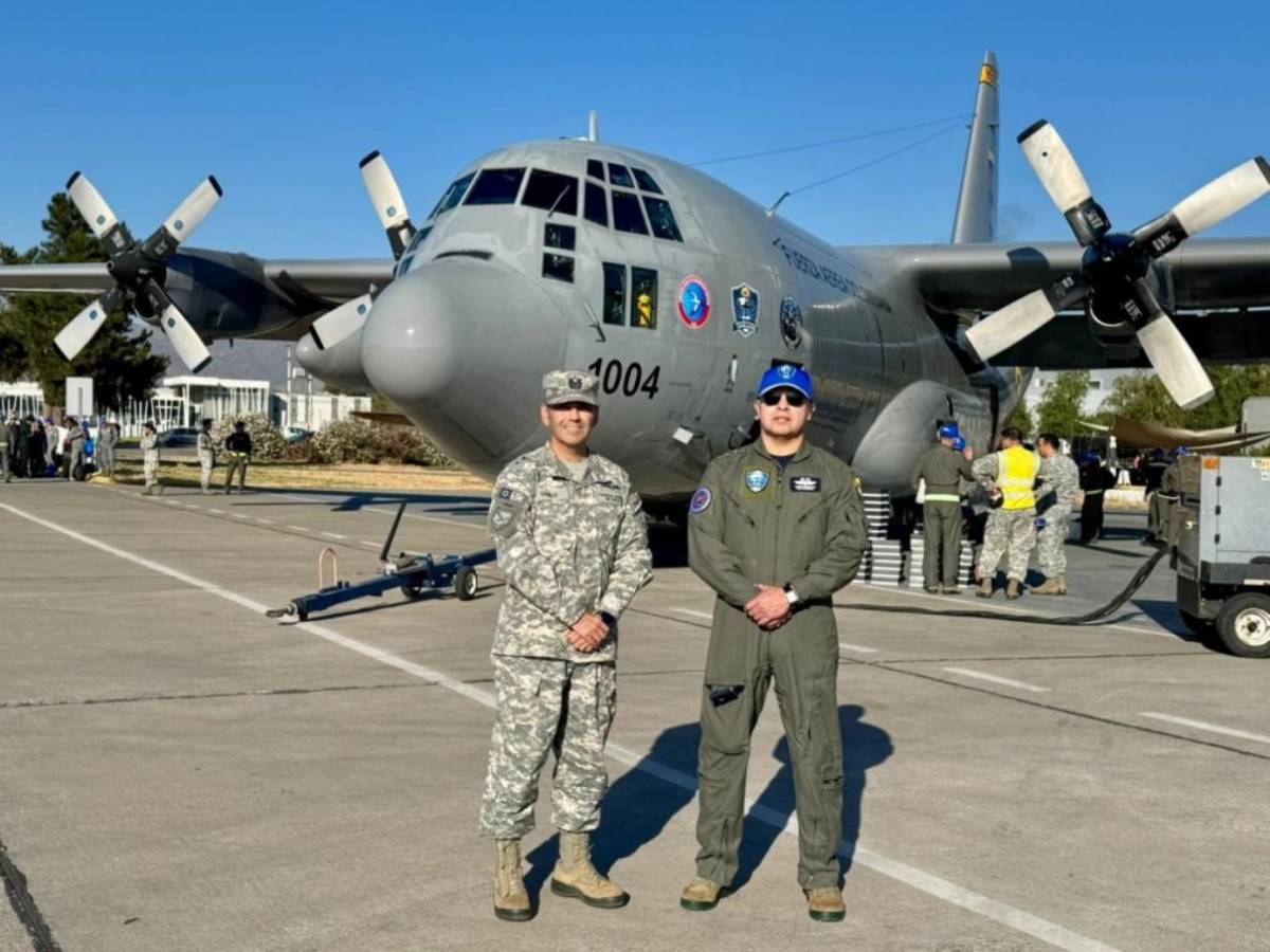 Avi�n H�rcules C-130H numeral 1004 de la Fuerza Aeroespacial Colombiana en el Grupo de de Aviaci�n N�10 de la Fuerza A�rea de Chile (FACh) 