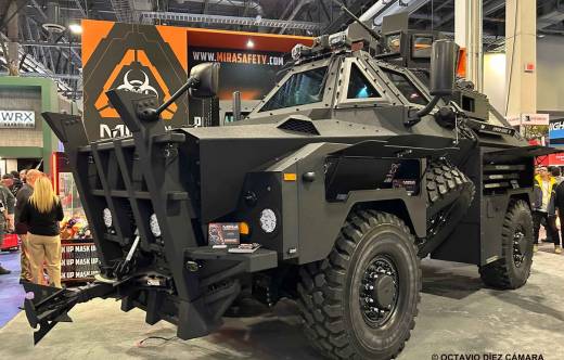 Blindado estadounidense Grizzly, un medio especialmente �til para unidades policiales de asalto y de reacci�n inmediata. (Octavio D�ez C�mara)