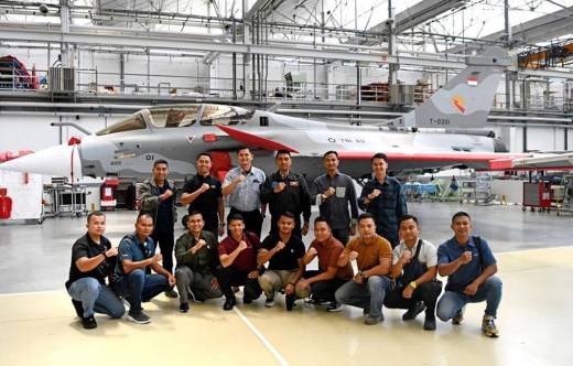 El primer Rafale fabricado para Indonesia en la planta de Dassault Aviation. (foto TNI-AU)