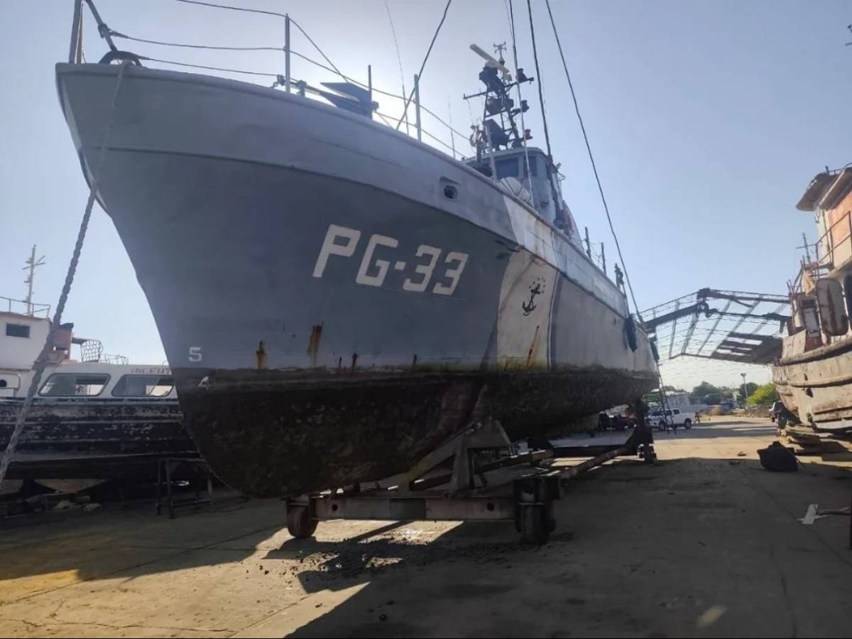 El patrullero guardacostas AB Albatros (PG-33) en grada para ser sometida a trabajos de carenado. (Foto Armada Bolivariana) El patrullero guardacostas AB Albatros (PG-33) en grada para ser sometida a trabajos de carenado. (Foto Armada Bolivariana)