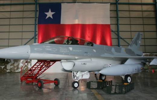 Presentaci�n del F-16D Block 50 de la Fuerza A�rea de Chile (FACh) el 31 de enero de 2006.