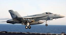 El �Super Hornet� sigue siendo el principal avi�n de combate embarcado de Estados Unidos. (Foto US Navy)