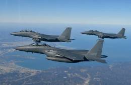 Formaci�n de tres de los actuales Boeing F-15K �Slam Eagle� de la Fuerza A�rea de Corea del Sur. (foto ROKAF)