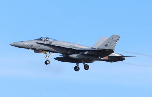 Los veteranos aviones de combate EF-18M, siguen siendo vitales para defender los cielos de Espa�a. (foto Julio Maiz)