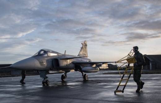 Uno de los Saab �Gripen� de la Fuerza A�rea de Suecia en Keflav�k. (foto Flygvapnet)