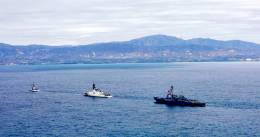 Entrada del destructor USS Stockdale (DDG‑106) y los cutter USCGC Stone (WMSL-758) en la bah�a de Puerto Pr�ncipe. (Foto: SOUTHCOM)