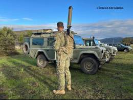 En el REW 31 se opera con dispositivos de diferente �ndole que les capacitan para una diligente suma de acciones antidr�n. (Octavio D�ez C�mara)