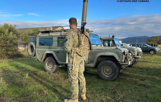 En el REW 31 se opera con dispositivos de diferente �ndole que les capacitan para una diligente suma de acciones antidr�n. (Octavio D�ez C�mara)