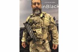 Ya se fabrica en serie el avanzado concepto de correa portafusil The Triangle WRS que mantiene el arma en el torso. (Octavio D�ez C�mara)