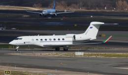 El Gulfstream G650ER de la Aeronautica Militare italiana en Madrid-Barajas. (foto Julio Maiz Guti�rrez)
