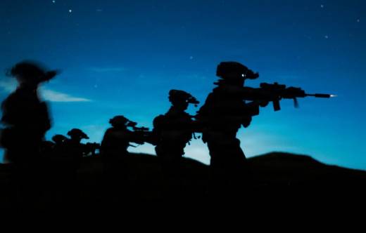 Marines del Tercer Batall�n, 6.� Regimiento durante un ejercicio de tiro nocturno en el pol�gono de tiro de la Estaci�n Naval Roosevelt Roads. (foto: SOUTHCOM)