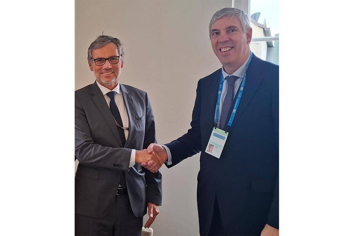 José Vicente de los Mozos con el secretario de Estado alemán de Armamento, Jens Plötner (Indra) José Vicente de los Mozos con el secretario de Estado alemán de Armamento, Jens Plötner (Indra)