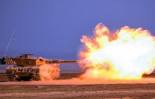 Disparo de un carro de combate Leopard 2A4 del Ej�rcito de Chile.