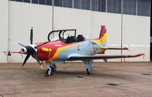 Uno de los PC-21 del CLAEX, como atestigua su indicativo 54-40. (foto Julio M�iz)