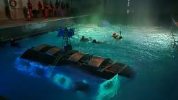 Instrucci�n de un rescate, simulando condiciones de oleaje y nocturna. (foto CESUPAR)