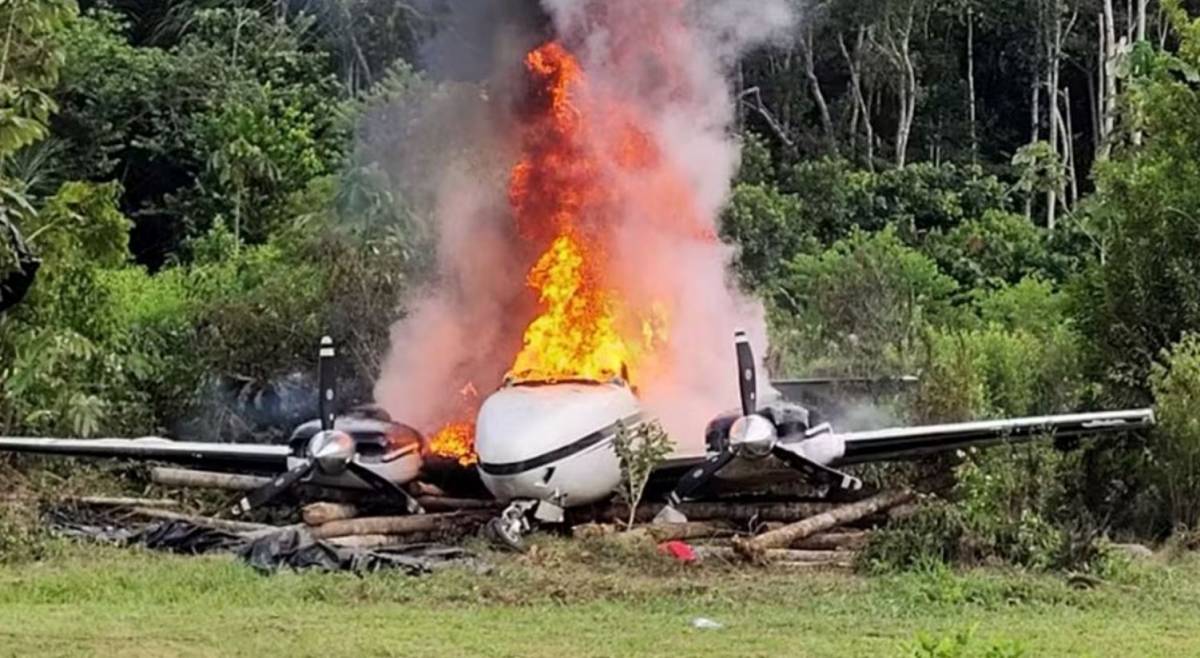 Beechcraft Baron 58, matr�cula, PR-CRM, en llamas.