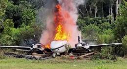 Beechcraft Baron 58, matr�cula, PR-CRM, en llamas.