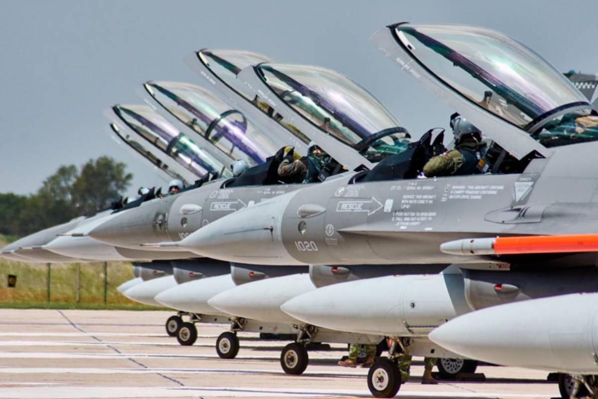 Aviones de combate F-16 de la Fuerza A�rea Argentina (Foto FAA)