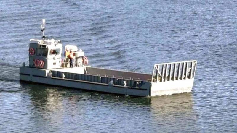  Primera barcaza del Buque Multiprop�sito �Magallanes� del Proyecto Escotill�n IV de la Armada de Chile.