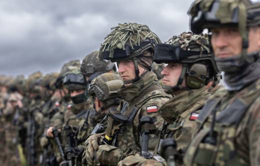 Militares europeos se instruyen regularmente con los estadounidenses para�constituir organizaciones combativas potentes y eficaces. (OTAN)